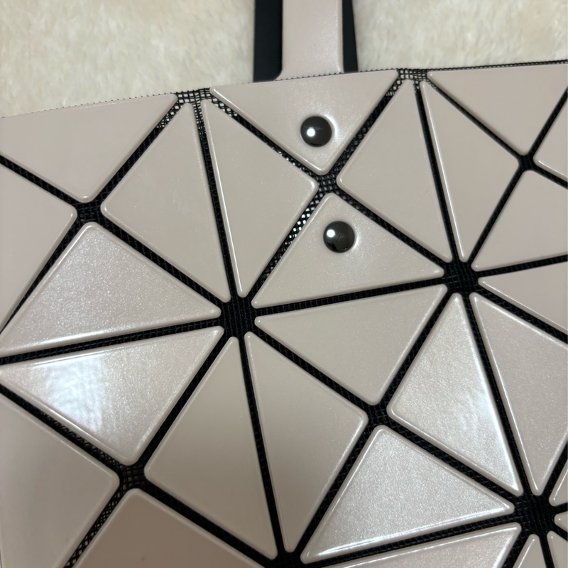 三宅一生 ISSEY MIYAKE BAO BAO 色號:40 手提 6x6 奶茶色 粉膚色-5