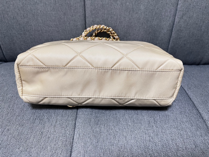 過年限定價Prada 奶茶色肩背包 降落傘包 全新-3