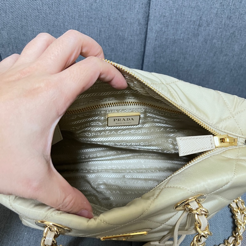 過年限定價Prada 奶茶色肩背包 降落傘包 全新-4