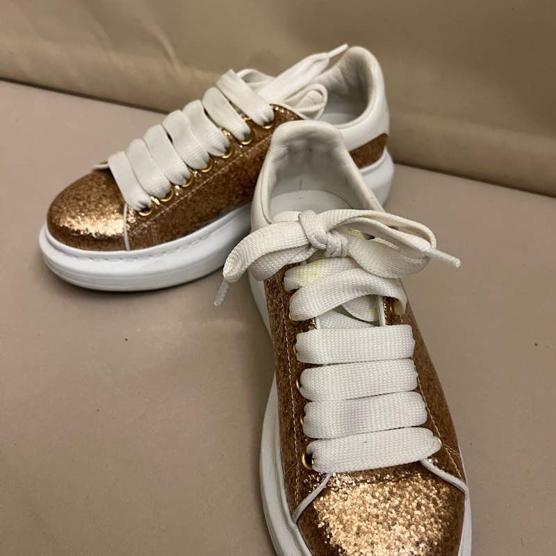 Alexander McQuuen 經典小白鞋特殊亮片款-1