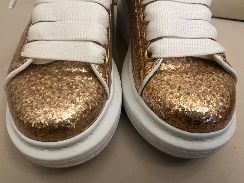 Alexander McQuuen 經典小白鞋特殊亮片款-6