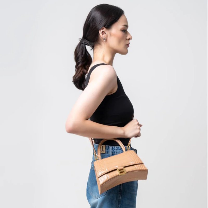 🎁全新品特賣🎁Balenciaga 592833 Hourglass XS 鱷魚紋小牛皮沙漏包 深裸色-1