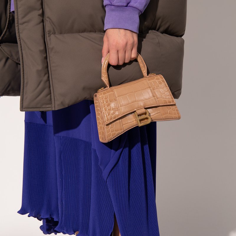 🎁全新品特賣🎁Balenciaga 592833 Hourglass XS 鱷魚紋小牛皮沙漏包 深裸色-2