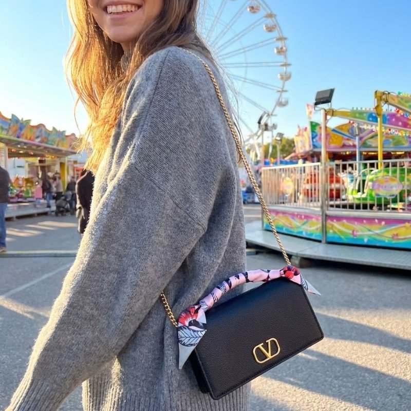 Jolin蔡依林代言VALENTINO GARAVANI - VSling leather shoulder bag WOC-0