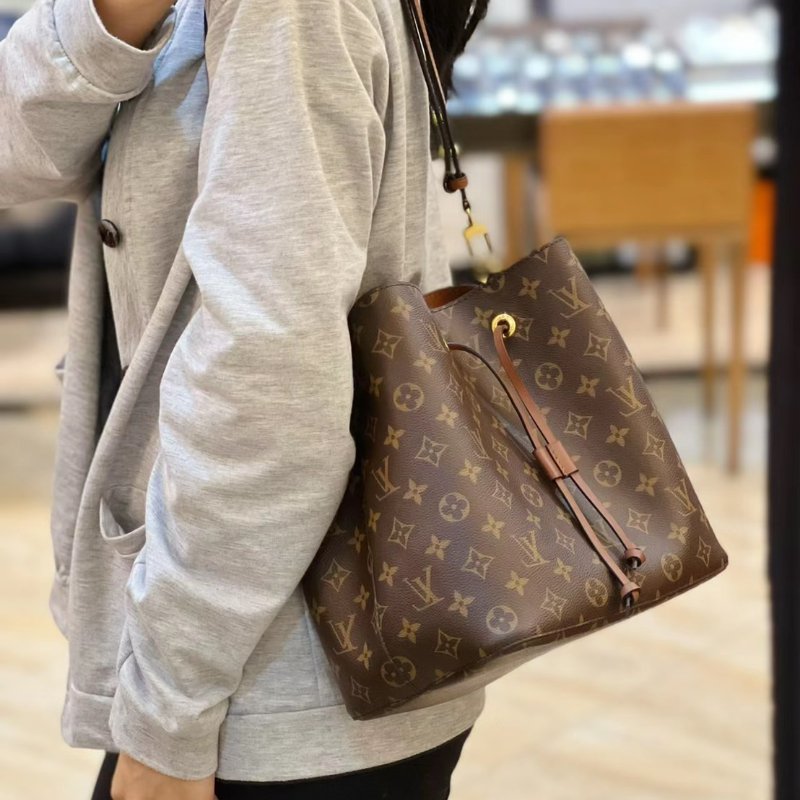 LV NeoNoe MM咖啡色老花水桶包-0