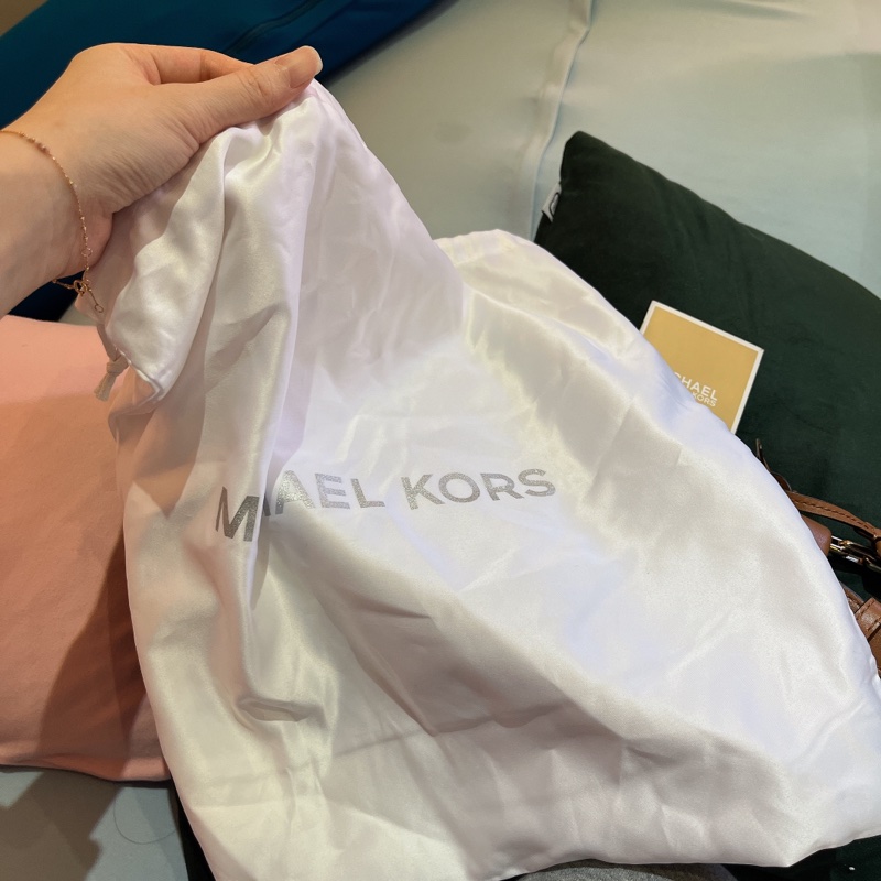 MICHAEL KORS MK Cece 中號翻蓋鏈條單肩斜挎包 「金秘書為何那樣」同款-16