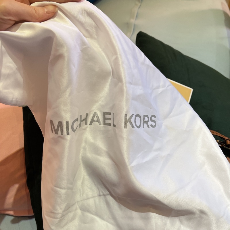 MICHAEL KORS MK Cece 中號翻蓋鏈條單肩斜挎包 「金秘書為何那樣」同款-17