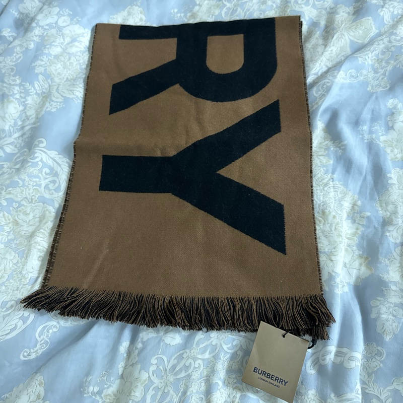 BURBERRY爆款字母圍巾-3