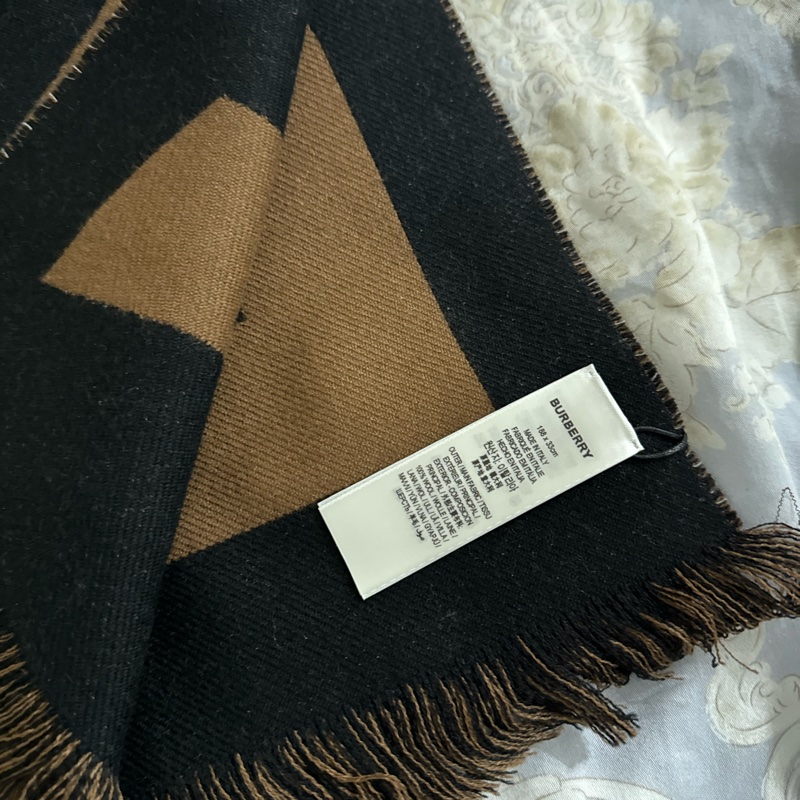 BURBERRY爆款字母圍巾-4