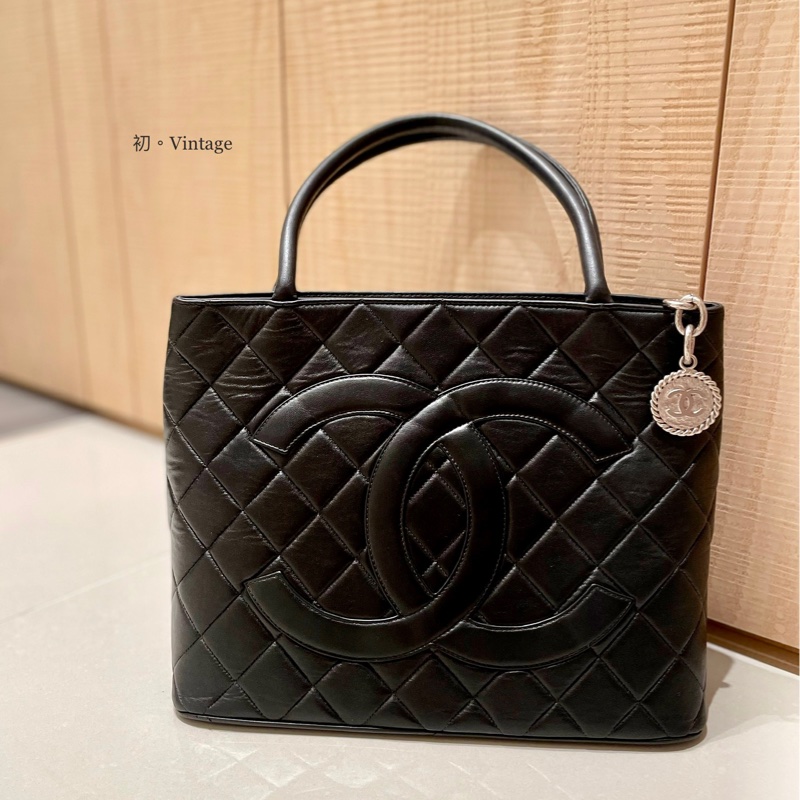 Chanel 銀幣希爾頓包-0