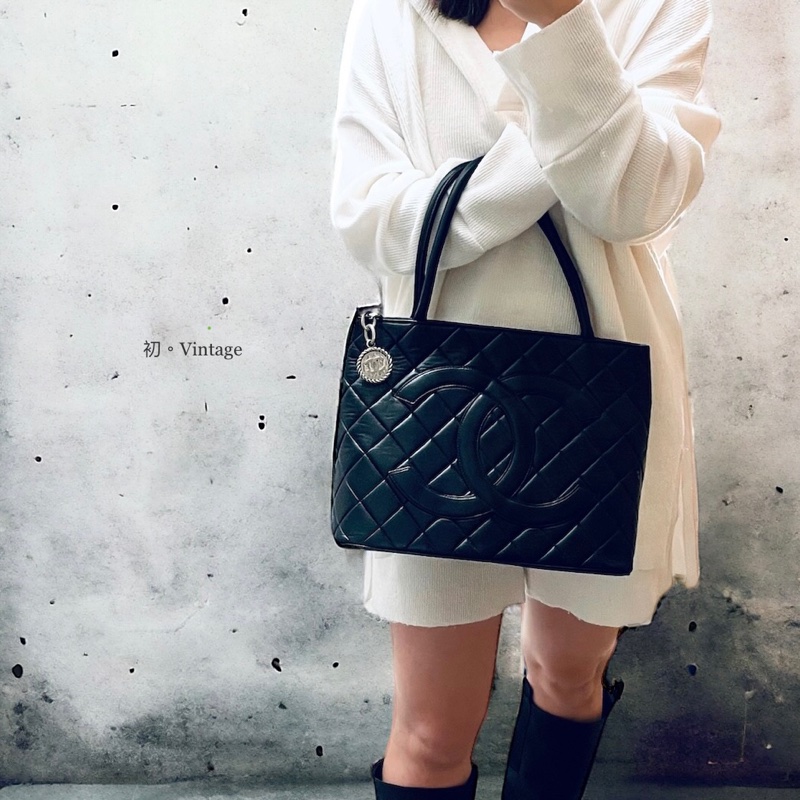 Chanel 銀幣希爾頓包-14