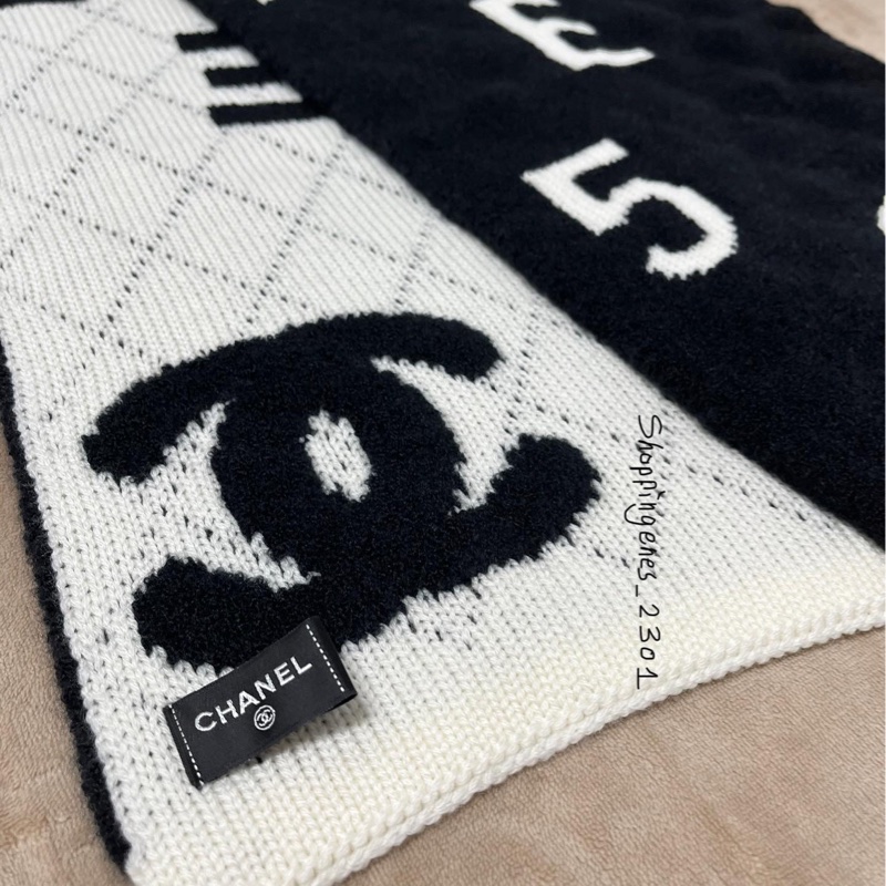 沒了喔 CHANEL 經典雙面黑白字母圍巾-6