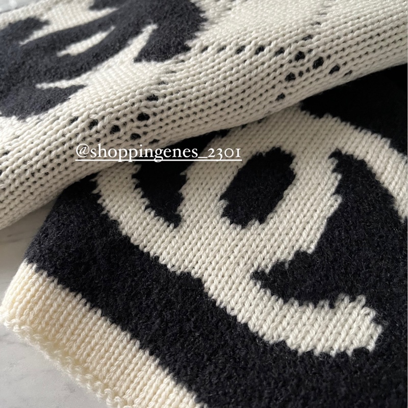 沒了喔 CHANEL 經典雙面黑白字母圍巾-2