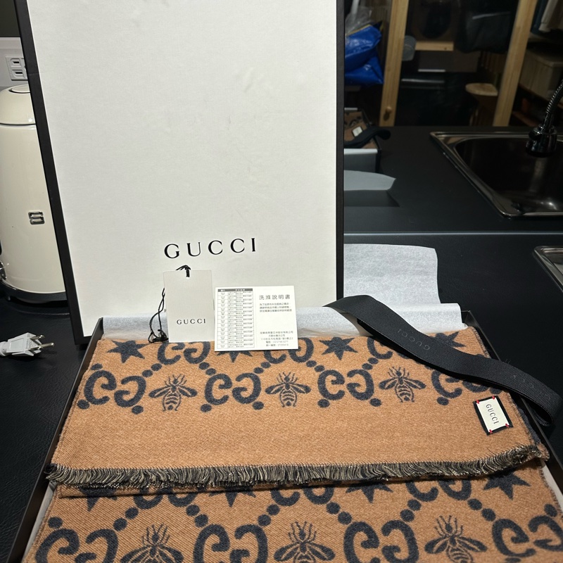 保留中~GUCCI Bees and Stars GG Logo蜜蜂星星羊毛圍巾(灰黑色/棕色)兩面都可以用-8