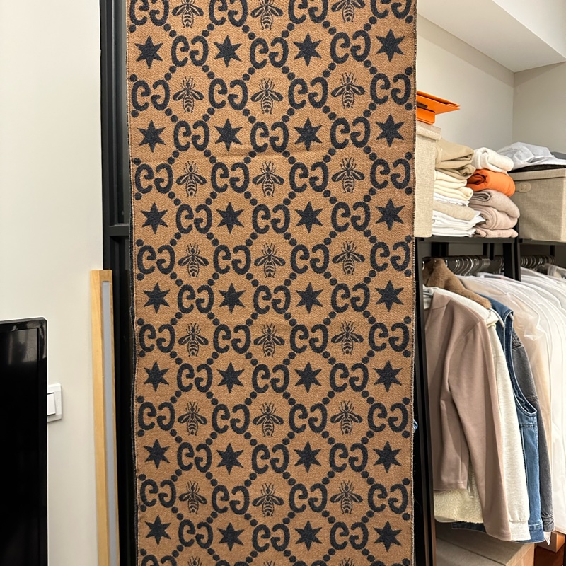 保留中~GUCCI Bees and Stars GG Logo蜜蜂星星羊毛圍巾(灰黑色/棕色)兩面都可以用-12