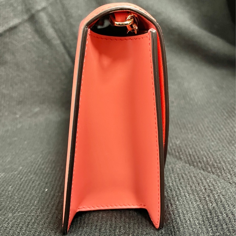 Salvatore Ferragamo Gancini BOXYZ AU-22 E006 | 全新真皮女士斜跨包珊瑚橙，粉橙-2