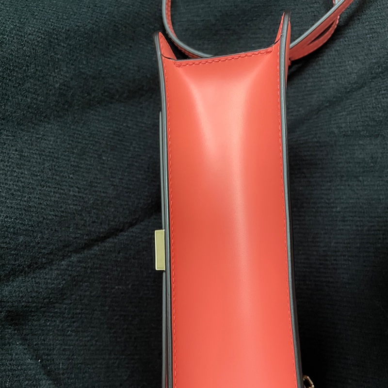 Salvatore Ferragamo Gancini BOXYZ AU-22 E006 | 全新真皮女士斜跨包珊瑚橙，粉橙-8