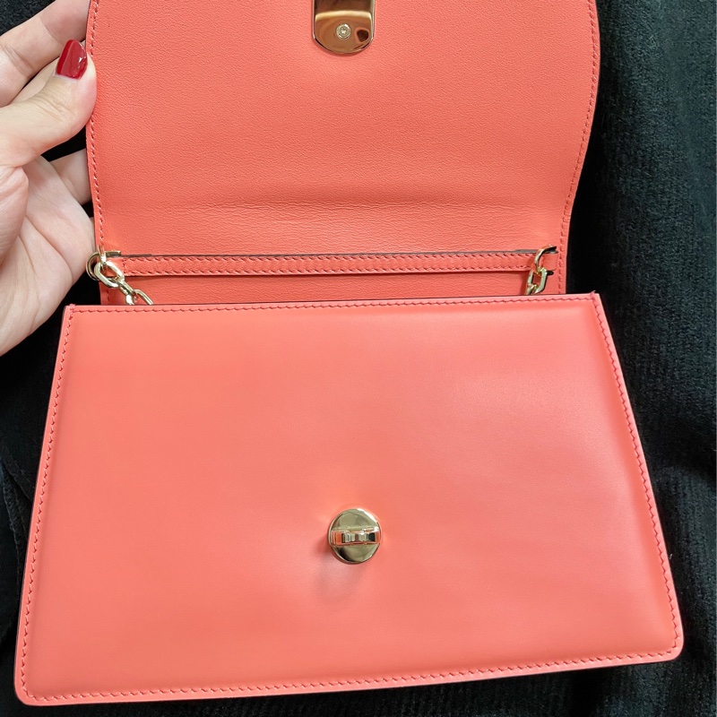 Salvatore Ferragamo Gancini BOXYZ AU-22 E006 | 全新真皮女士斜跨包珊瑚橙，粉橙-11