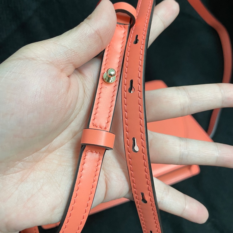 Salvatore Ferragamo Gancini BOXYZ AU-22 E006 | 全新真皮女士斜跨包珊瑚橙，粉橙-15