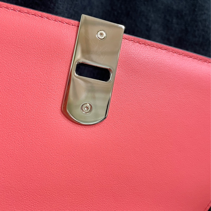 Salvatore Ferragamo Gancini BOXYZ AU-22 E006 | 全新真皮女士斜跨包珊瑚橙，粉橙-19