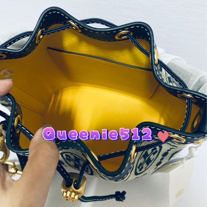 Tory burch 專櫃款滿版 Monogram 中號藍色緹花水桶包-1