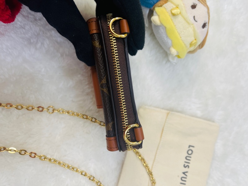 好好看😻這顆很難買!超稀有的鏈帶錢包 Louis Vuitton m80724 Dauphine 迷你鍊帶斜背包 錢包 好用實用的不廢小包-7