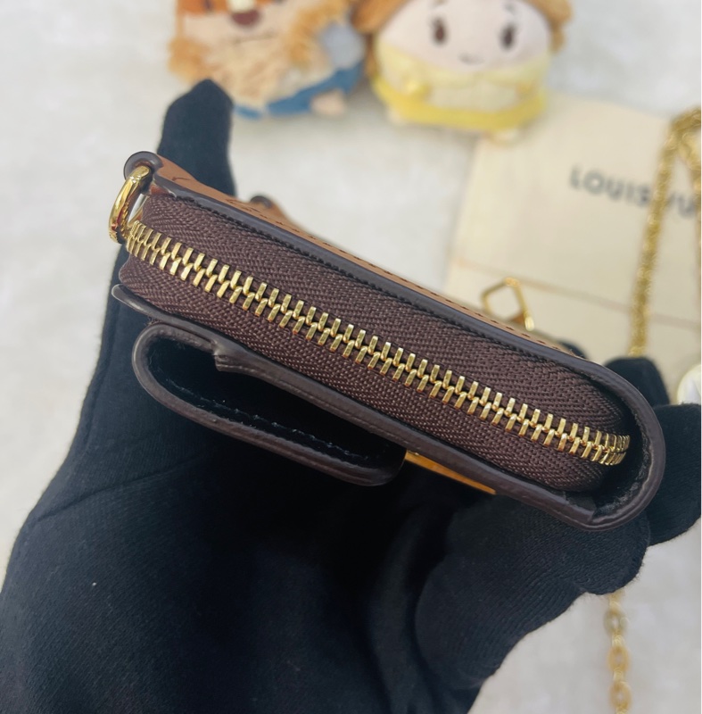 好好看😻這顆很難買!超稀有的鏈帶錢包 Louis Vuitton m80724 Dauphine 迷你鍊帶斜背包 錢包 好用實用的不廢小包-1