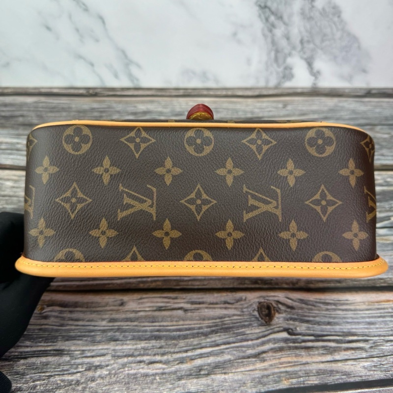 Louis Vuitton 路易威登M45985經典DIANE系列Monogram帆布 #法棍包 / #斜背包 / #肩背包 晶片款-12