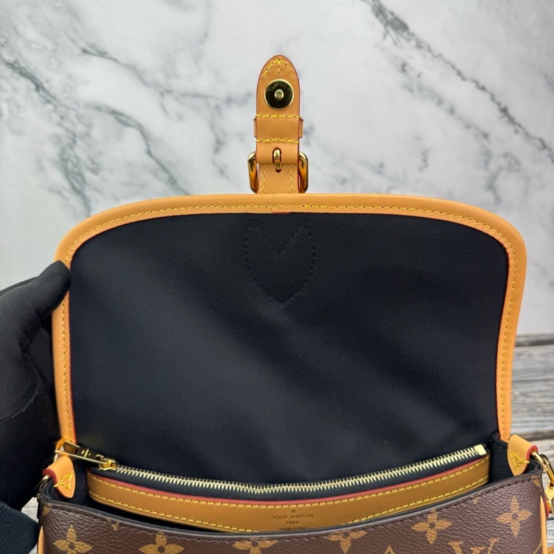 Louis Vuitton 路易威登M45985經典DIANE系列Monogram帆布 #法棍包 / #斜背包 / #肩背包 晶片款-20