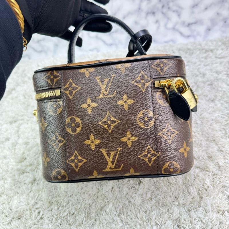 LV M45165 VANITY PM花紋LOG Monogram Reverse帆布拉鍊手提斜背化妝包  ⭕️⭕️晶片款⭕️⭕️-10