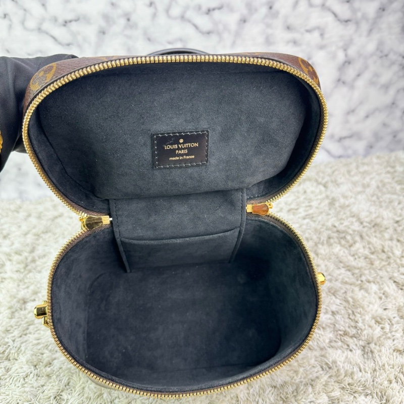 LV M45165 VANITY PM花紋LOG Monogram Reverse帆布拉鍊手提斜背化妝包  ⭕️⭕️晶片款⭕️⭕️-29