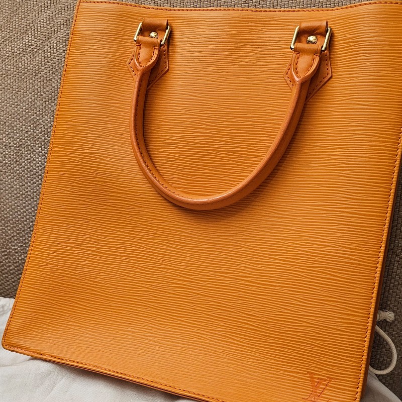 Louise Vuitton epi 亮橘色水波紋手提包 琴譜包-0