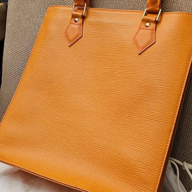 Louise Vuitton epi 亮橘色水波紋手提包 琴譜包-1