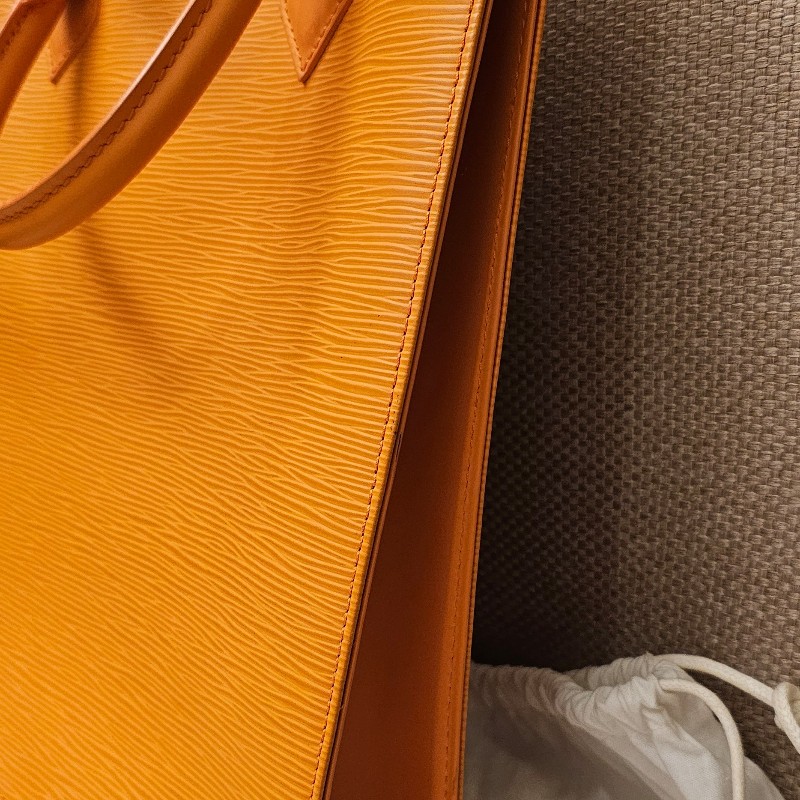 Louise Vuitton epi 亮橘色水波紋手提包 琴譜包-2