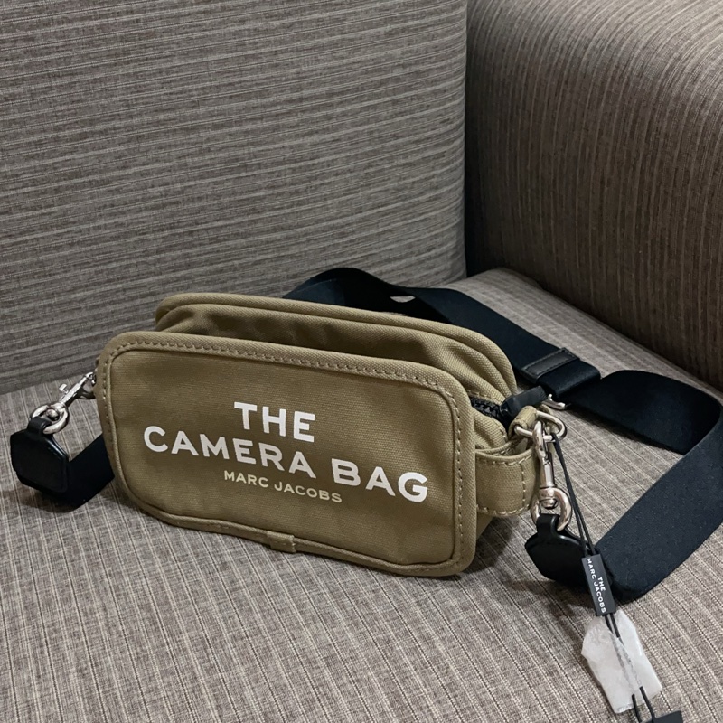 全新優惠Marc jacobs the camera bag字母帆布相機側背包/卡其綠-0