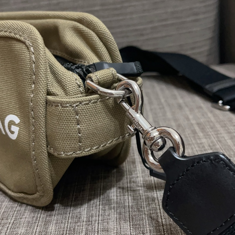 全新優惠Marc jacobs the camera bag字母帆布相機側背包/卡其綠-1