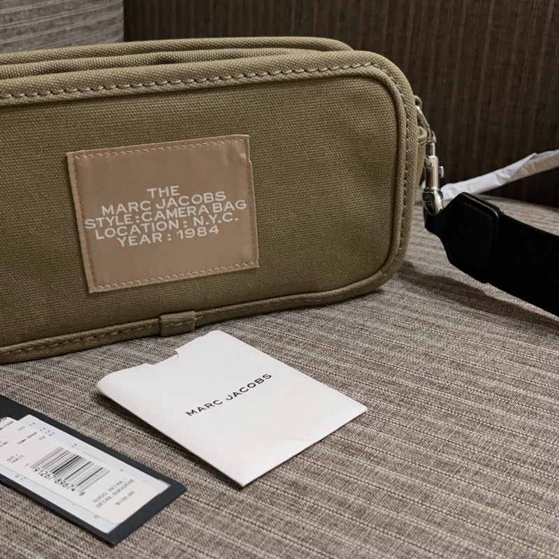 全新優惠Marc jacobs the camera bag字母帆布相機側背包/卡其綠-5