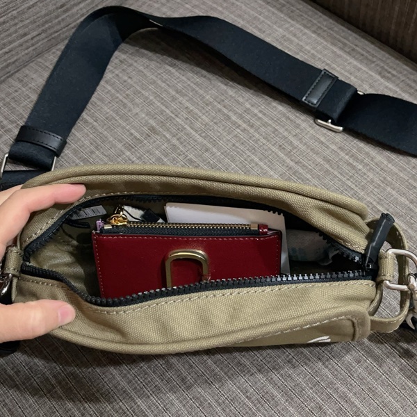 全新優惠Marc jacobs the camera bag字母帆布相機側背包/卡其綠-8