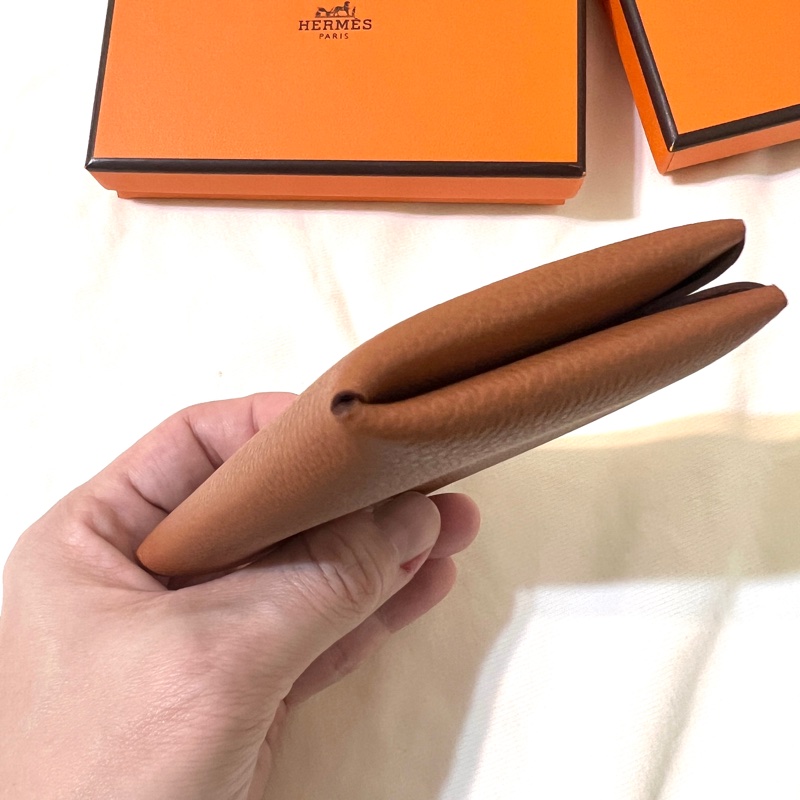 Hermès Calvi經典雙色卡夾-駝色/威瑪犬米色-9
