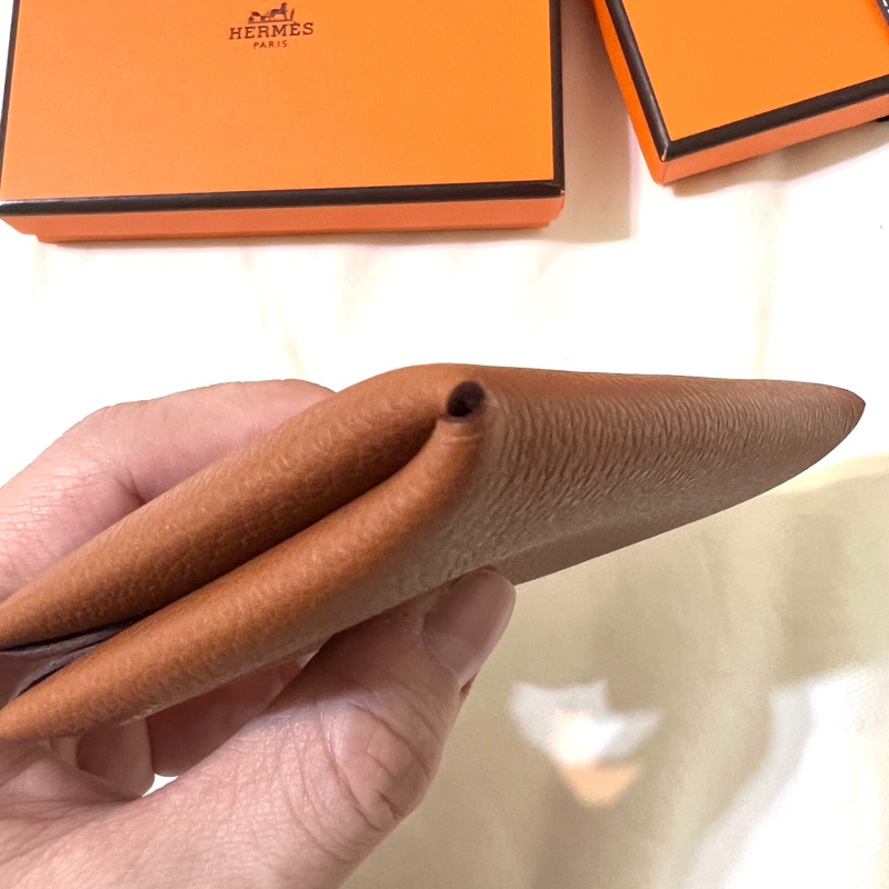 Hermès Calvi經典雙色卡夾-駝色/威瑪犬米色-15