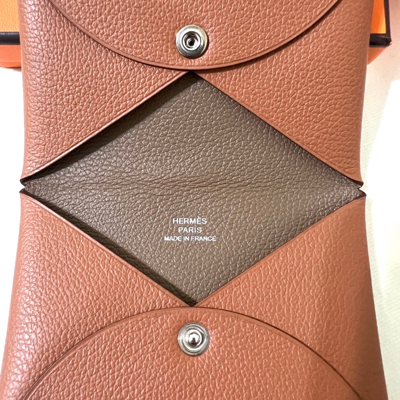 Hermès Calvi經典雙色卡夾-駝色/威瑪犬米色-16