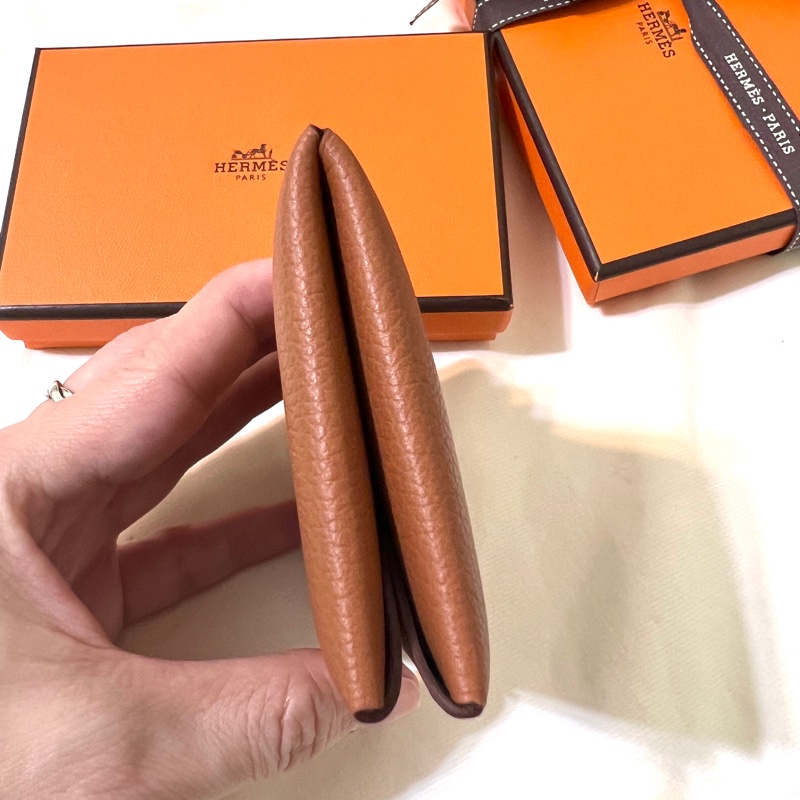 Hermès Calvi經典雙色卡夾-駝色/威瑪犬米色-25