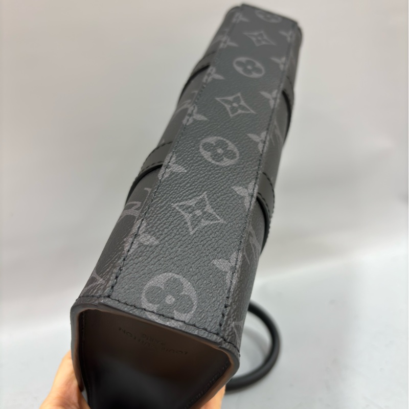 LV M46098 黑花 銀釦 手提 斜背 公事包 琴譜包-12