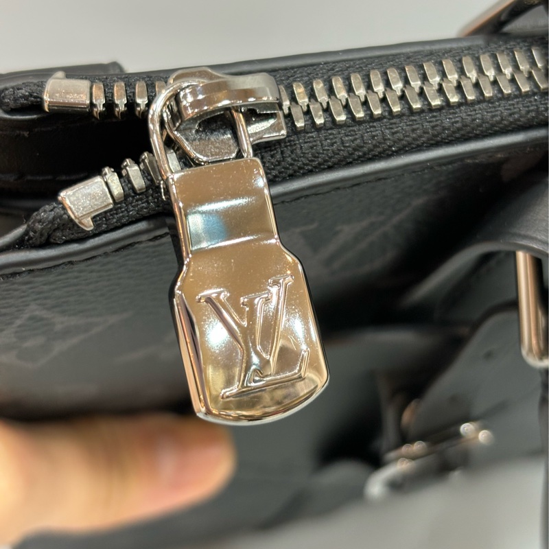 LV M46098 黑花 銀釦 手提 斜背 公事包 琴譜包-28