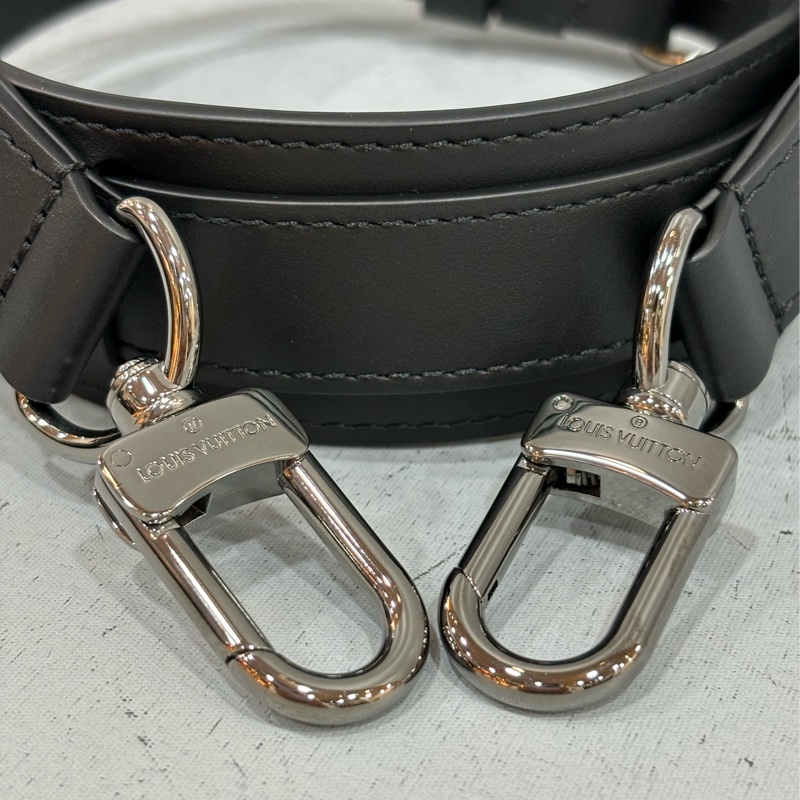 LV M46098 黑花 銀釦 手提 斜背 公事包 琴譜包-34