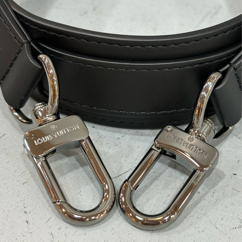 LV M46098 黑花 銀釦 手提 斜背 公事包 琴譜包-35