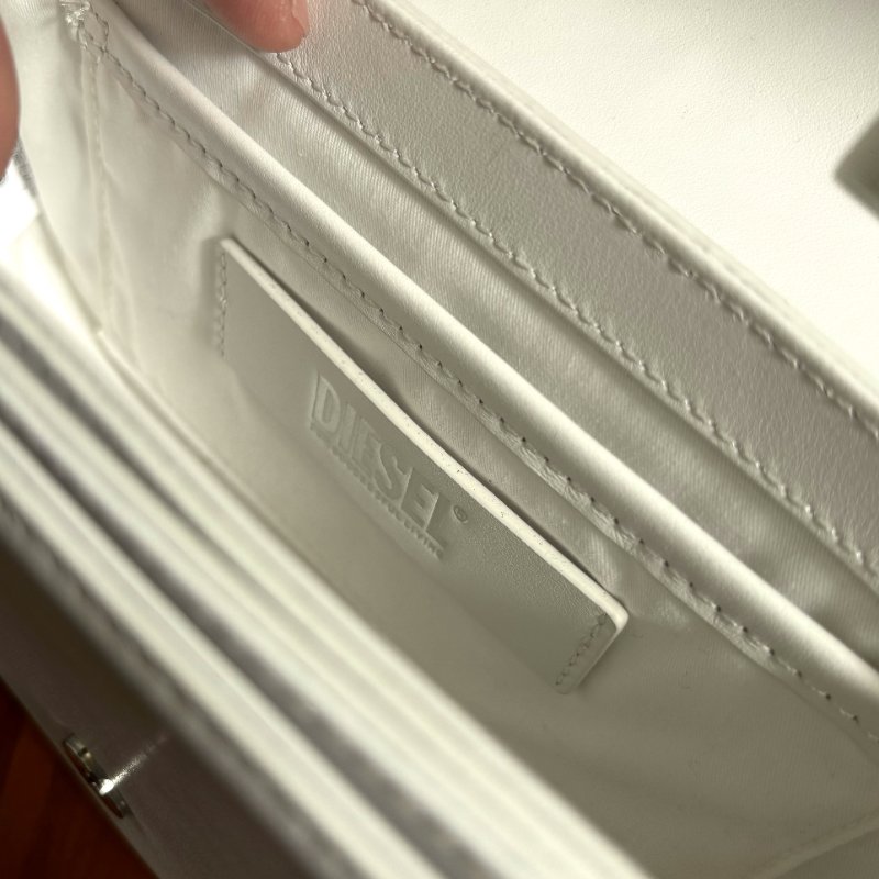 極新!DIESEL 1DR白色腋下包(中號)-9