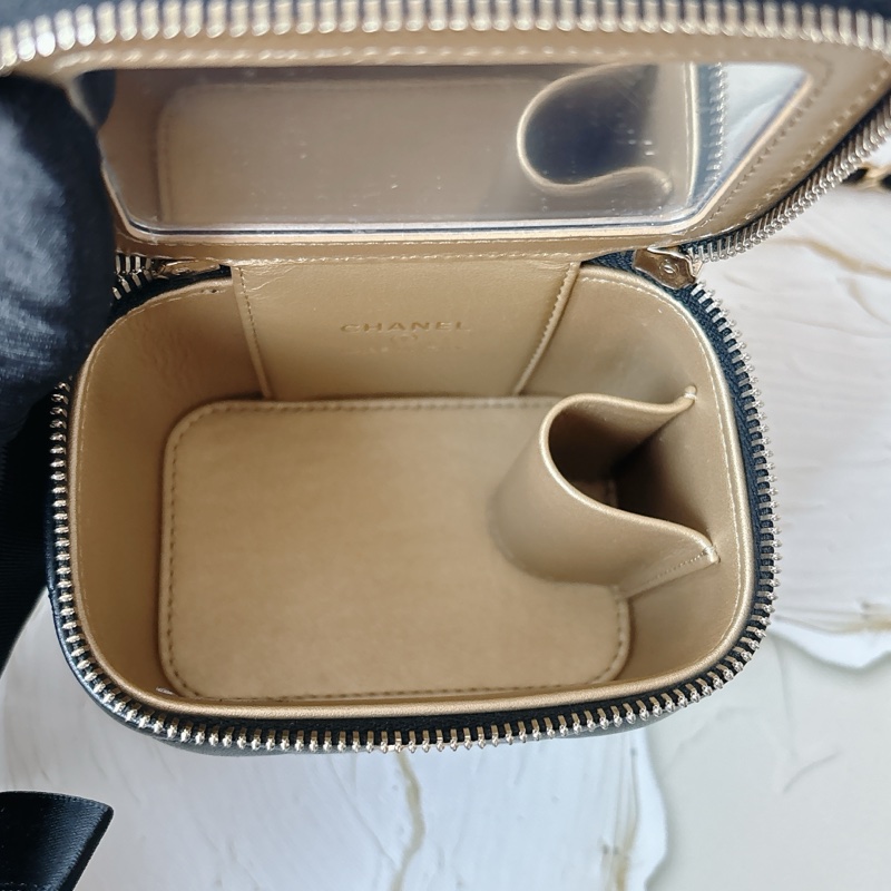 Chanel 核桃金球 mini 化妝包-6