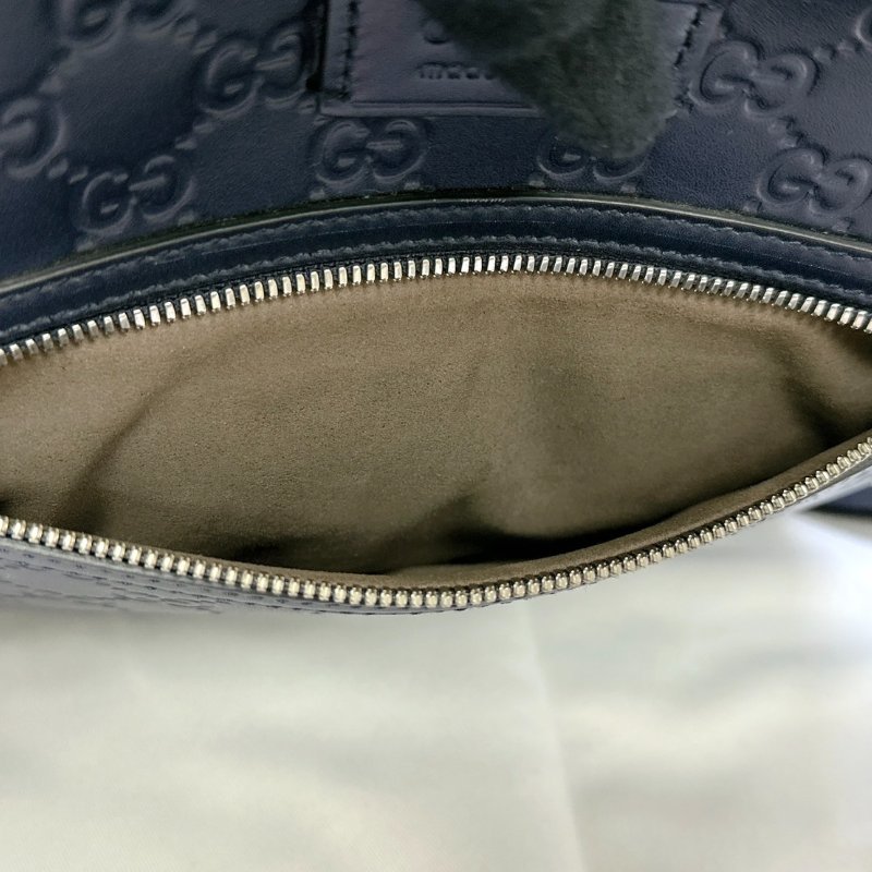 GUCCI Signature牛皮壓紋信封單肩/側背包-10