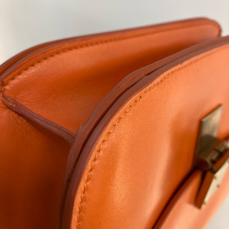 CELINE 思琳經典中號盒子包包MEDIUM CLASSIC BAG IN BOX CALF-24